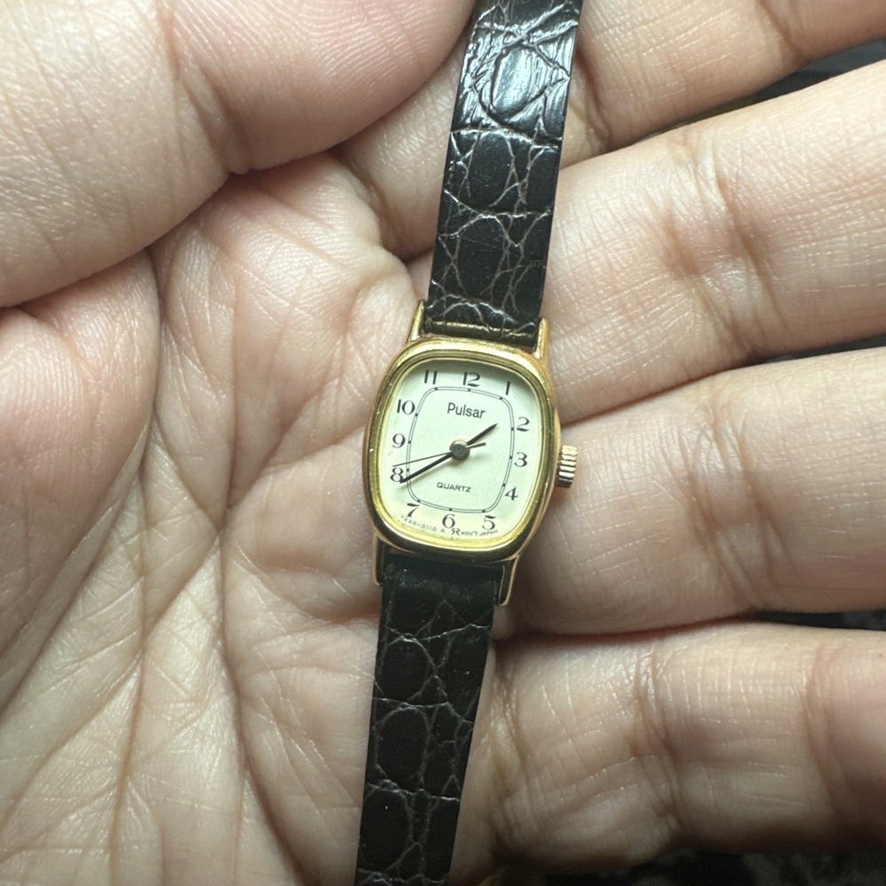 Working VTG PULSAR Original Leather Strap New Battery Gold Tone 16mm Fit 7in Run